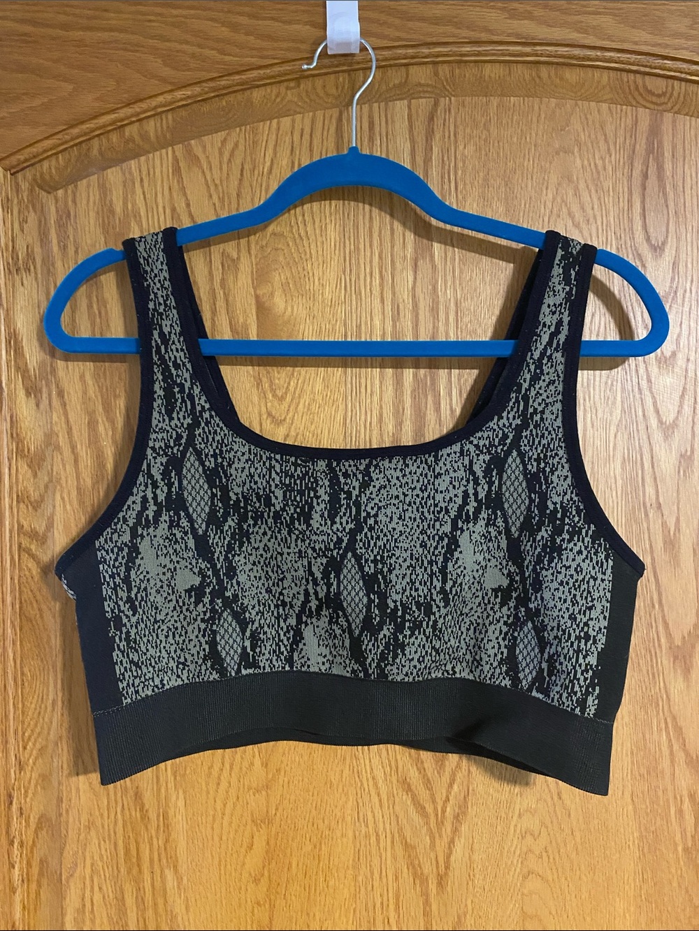 Fabletics Textured Snake-Print Sports Bra no tag fits like XL/XXL